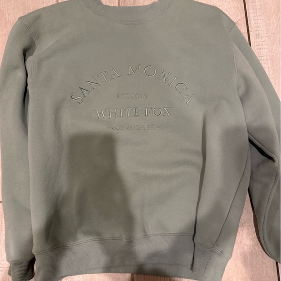 White fox sweater - Picture 3 of 4